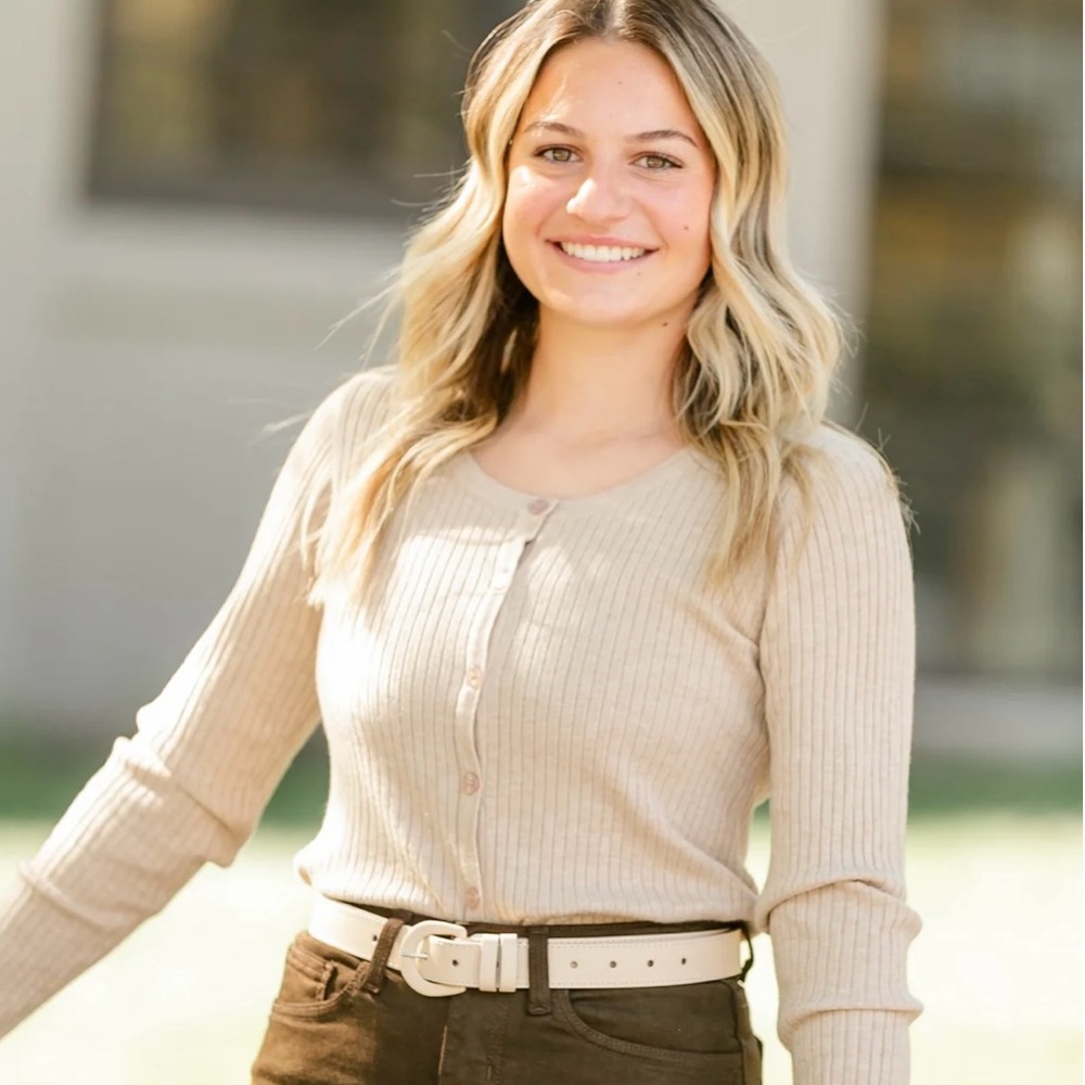 tea n rose Beige Ribbed Button-Front Long Sleeve Top